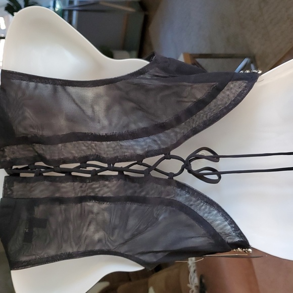 NWOT  City Studio midriff back lace up top. - Picture 5 of 10